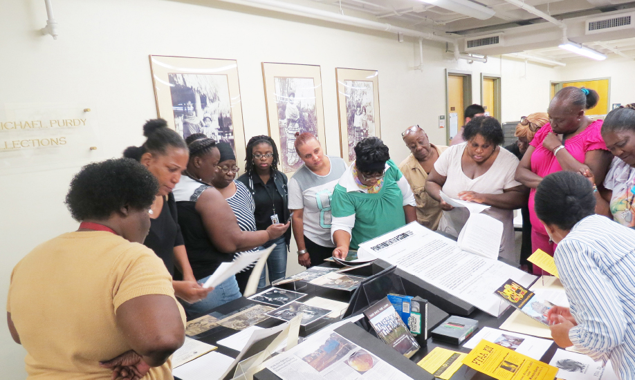 Students gather oral histories from residents and engage with them about issues of climate-based gentrification and displacement.